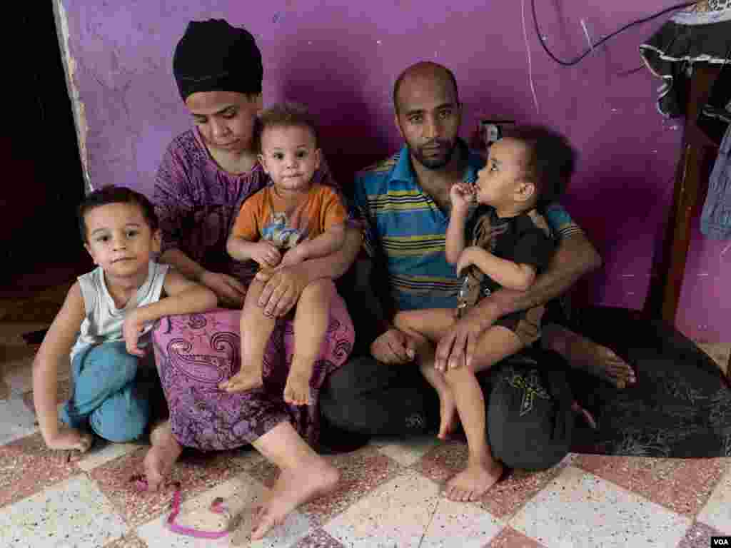 The extreme heat means further hardship among the city&#39;s more vulnerable residents. Tarek, a day laborer and father of three, says he suffered heatstroke while clearing debris for a [construction] contractor. &quot;The next day,&quot; he says, &quot;I was replaced by another worker and lost the job.&rdquo; Cairo, Egypt, May 29, 2024. (Hamada Elrasam/VOA)