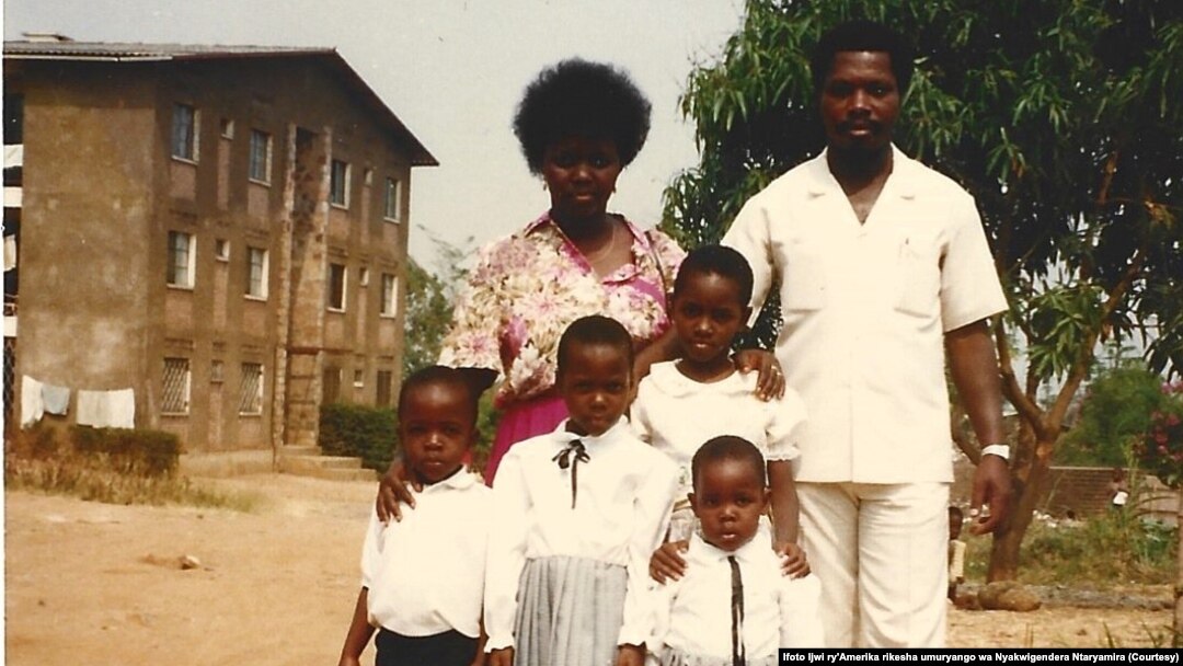 Umuhisi Prezida Ntaryamira kumwe n'umuryango wiwe.