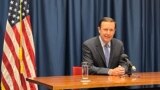 Senator iz Kontektikata Kris Marfi na konferenciji za novinare u ambasadi SAD u Beogradu