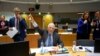 Përfaqësuesi i BE-së për Politikë të Jashtme dhe Siguri, Josep Borrell i bie ziles për të filluar takimin e ministrave të jashtëm të Bashkimit Evropian në Bruksel të hënën, më 18 mars, 2024/AP