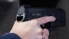 Pistol Pintar yang Beroperasi dengan Mengenali Wajah dan Sidik Jari Dijual di AS 