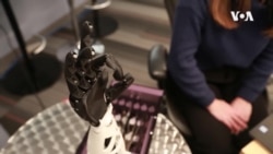 Robot pomaže slepim i gluvim osobama da prošire komunikaciju