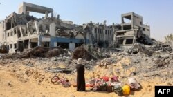 Kompleks gedung Badan Bantuan dan Pekerjaan PBB untuk Pengungsi Palestina (UNRWA) yang rusak di lingkungan al-Sinaa di barat Kota Gaza, 12 Juli 2024. (Foto: AFP)