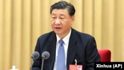 中國領導人習近平在北京舉行的年度中央經濟工作會議上講話。（2023年12月12日）