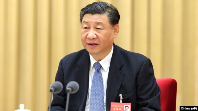 中国领导人习近平在北京举行的年度中央经济工作会议上讲话。（2023年12月12日）
