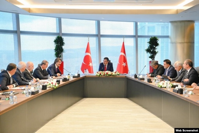 Cumhurbaşkanı Yardımcısı Cevdet Yılmaz, iş dünyası temsilcileriyle biraraya geldi.