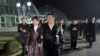 资料照片：朝鲜领导人金正恩和女儿金珠爱视察朝鲜的温室建设。(2024年3月16日)