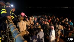 পোর্ট সুদান থেকে বিভিন্ন দেশের নাররিকরা একটি জাহাজে চড়ে জেদ্দা পৌঁছানোর পর, সেখানে উদ্ধার অভিযান পরিচালনা করছে সৌদি নৌ ও বিশেষ বাহিনী। ৩০ এপ্রিল, ২০২৩। (ফাইল ছবি) 