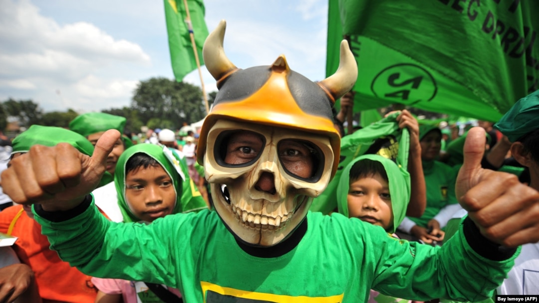 Pendukung Partai Persatuan Pembangunan (PPP) saat kampanye pemilu di Jakarta pada 18 Maret 2009. (Foto: Bay Ismoyo/AFP)
