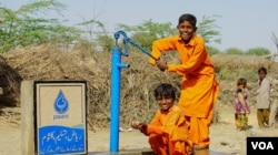 پاکستان کے ایک دیہات میں پانی پراجیکٹ کا نصب کیاہوا نلکا