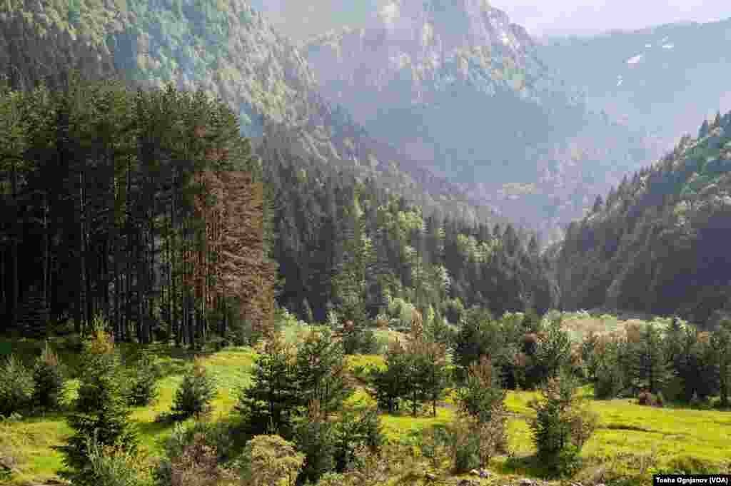 Shar Mountain - nature beauty and waste / Шар Планина - природна уникатност нарушена со отпад 