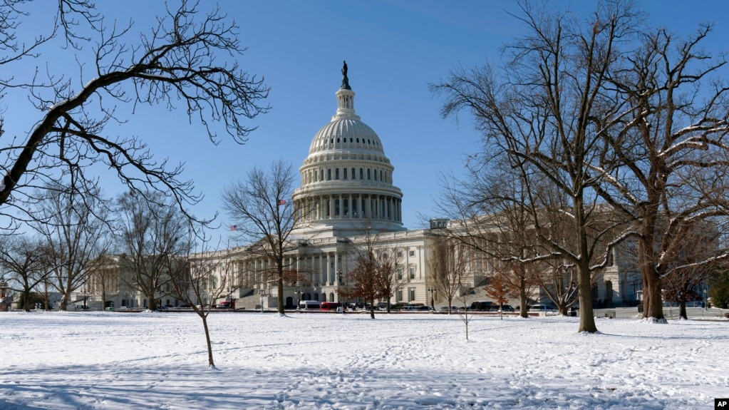 2024年1月17日，下雪后的华盛顿美国国会大厦。（美联社照片）(photo:VOA)