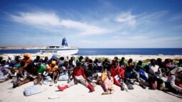 Lampedusa adasi, Avrupa Birliği ülkelerine erişmeye çalışan düzensiz göçmenlerin Avrupa'da ayak bastıkları ilk noktalardan biri.