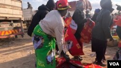 Amalunga ebandla le ZANU PF eCowdray Park ko Bulawayo ephiwa intsaru. 