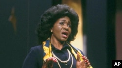 FILE - Opera singer Grace Bumbry performs in New York in March 1982. Bumbry, 86, a pioneering mezzo-soprano who became the first Black to sing at the Bayreuth Festival, died May 7, 2023, a Vienna hospital, her publicist said.