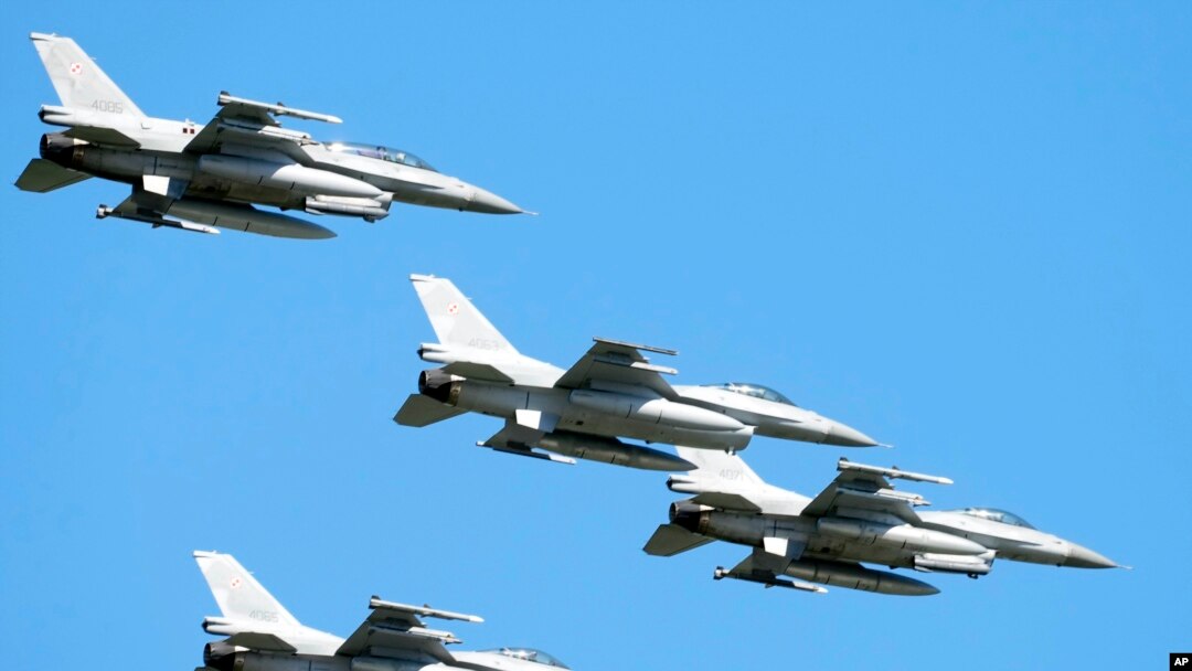 Истребители F-16 (архивное фото)
