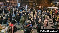 Studenti i građani tokom 24-časovne blokade raskrsnice ulica Kneza Miloša i Birčaninove u Beogradu (foto: FoNet/Marko Dragoslavić)