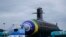 Kapal selam Tonelero buatan Brazil dengan teknologi Perancis dipamerkan pada upacara peluncurannya di Itaguai, negara bagian Rio de Janeiro, Brazil, 27 Maret 2024.
