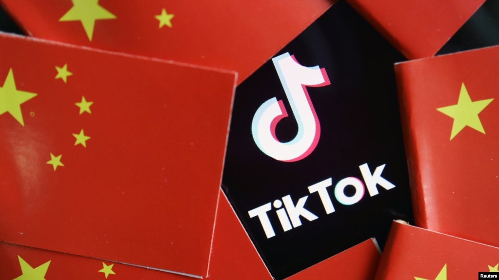 TikTok标识与中国国旗图示(photo:VOA)