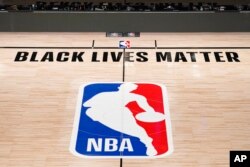 Silueta igrača na logotipu NBA lige urađena je po uzoru na Vesta (Foto: AP/Ashley Landis)