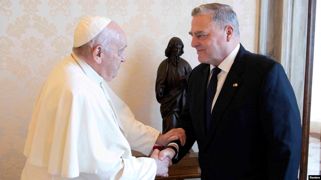 Pope Francis meets with U.S. Chairman of the Joint Chiefs of Staff General Mark Milley at the Vatican, Aug. 21, 2023. (Vatican Media/­Handout via Reuters)