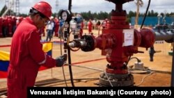 Venezuela’da devlete ait petrol şirketi PDVSA’dan yapılan açıklamaya göre, Rus şirketleri petrol üretimi ve rafinasyonu gibi alanlarda yatırımlar yapmak istiyor