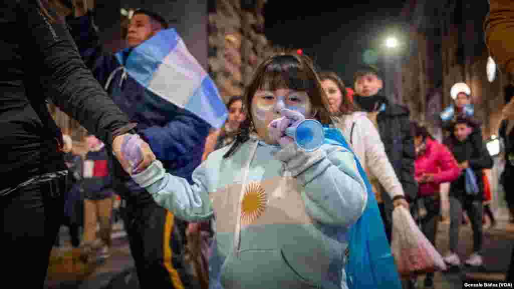 Los niños también hicieron parte de la celebración sin importar la hora.&nbsp;