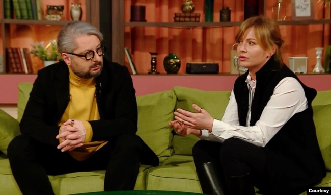 Georgian journalist Nika Gvaramia and his wife, Sofia Liluashvili, are pictured in 2021, during a show on the pro-opposition broadcaster Mtavari Arkhi. (Credit: Mtavari Arkh)