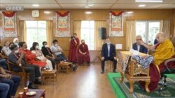 ༧གོང་ས་༧སྐྱབས་མགོན་ཆེན་པོ་མཆོག་གིས་རྒྱལ་སྤྱིའི་ཀིར་ཀེཊེ་རྩེད་འགྲན་པ་ཁག་ཅིག་ལ་མཇལ་མོལ་གནང་བ།