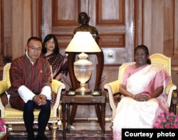 不丹首相达绍·策林·托杰2024年3月15日在新德里总统府会见印度总统德劳帕迪·穆尔穆 (印度外交部提供)
