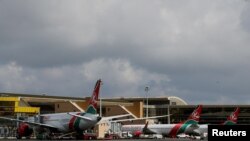 Zimwe mu ndege za Kenya ku kibuga c'indege gikuru i Nairobi