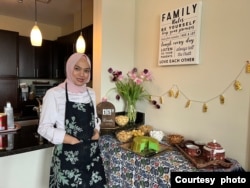 Novia Rahmi, pemilik "Dapur Cinta" di Arlington, Virginia, AS (dok: VOA)