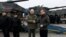 Thủ tướng Ukraine Denys Shmyhal và Thủ tướng Ba Lan Mateusz Morawiecki bắt tay bên cạnh những chiếc xe tăng Leopard 2 đầu tiên được giao từ Ba Lan vào ngày kỉ niệm một năm  Nga xâm lược Ukraine, tại một địa điểm không được tiết lộ, Ukraine, ngày 24 tháng 2 năm 2023. 