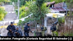 Cerco de seguridad en Cabañas, El Salvador, instalado el 1 de agosto de 2023, seis meses después de que cinco líderes ambientalistas fueran capturados [Cortesía Seguridad El Salvador ]