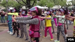 กลุ่ม 'อะจุมม่า' ในนครเเซนดิเอโกทางใต้ของรัฐแคลิฟอร์เนียรณรงค์เพื่อให้คนเปลี่ยนความคิดเดิม ๆที่มีต่อสตรีวัย 30 -60 ปีที่มีลูกเเล้ว