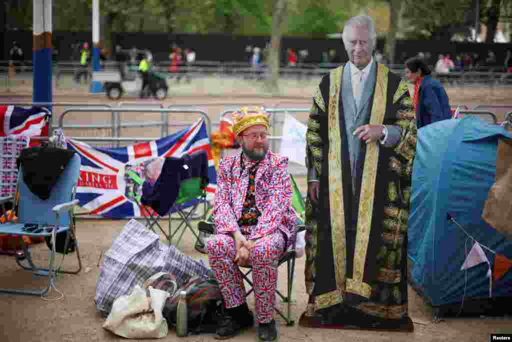 Royal fans wait at the Mall, ahead of the Coronation of Britain&#39;s King Charles and Camilla, Queen Consort, in London.