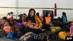 အင်ဒိုနီးရှားနိုင်ငံ​ အာချေးကမ်းခြေကိုရောက်လာကြတဲ့ ရိုဟင်ဂျာလှေစီးပြေးဒုက္ခသည်များ (ဒီဇင်ဘာ ၁၃၊ ၂၀၂၃)
