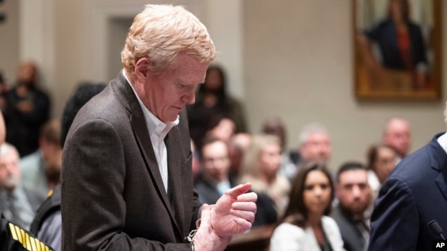 Alex Murdaugh se encuentra en la sala del juzgado del condado de Colleton en Walterboro, Carolina del Sur, el jueves 2 de marzo de 2023. (Joshua Boucher/The State vía AP, Pool)