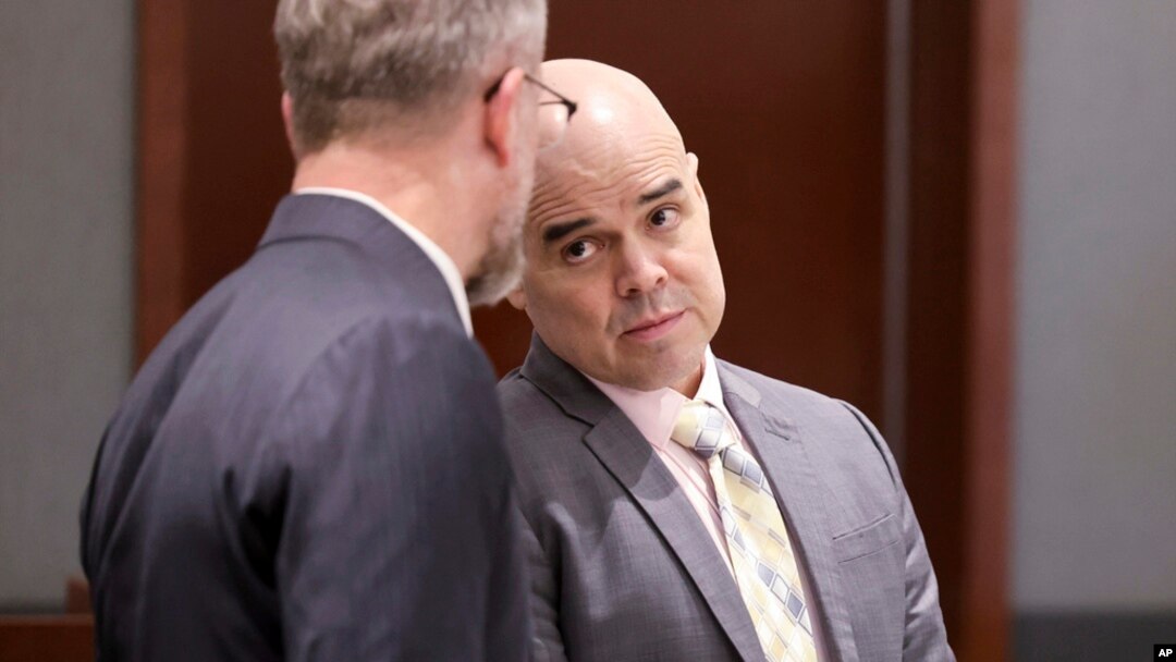 Robert Telles, right, a former Clark County public administrator charged in the murder of journalist Jeff German, talks with attorney Robert Draskovich during a break in his trial at the Regional Justice Center in Las Vegas, Aug. 16, 2024.