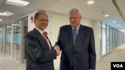 台湾立法院院长游锡堃(左）与前美国国际民主协会会长布莱恩·艾特伍德在华盛顿哈德逊研究所会面。(2023年5月16日，美国之音锺辰芳拍摄)