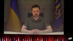El presidente ucraniano, Volodymyr Zelenskyy, se dirige por video al Consejo de Europa en Reikiavik, Islandia, el 16 de mayo de 2023. 