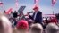 Ish presidenti Trump gjatë një tubimi në Ohajo