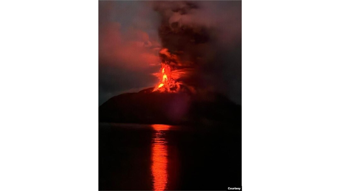 Gunung Ruang kembali erupsi, 30 April 2024. Masa Tanggap Darurat di perpanjang hingga 13 Mei 2024. (Courtesy : BPBD Sulawesi Utara0