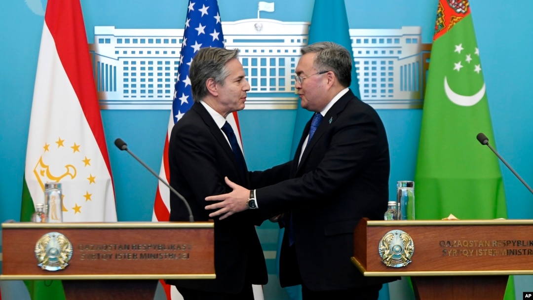 AQSh Davlat kotibi Entoni Blinken Qozog'iston Tashqi ishlar vaziri Muxtor Tileuberdi bilan, Ostona, 28-fevral, 2023