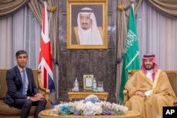 In this photo provided by the Saudi Press Agency, Saudi Crown Prince Mohammed bin Salman meets with British Prime Minister Rishi Sunak at the royal palace in Riyadh, Saudi Arabia, Oct. 19, 2023.