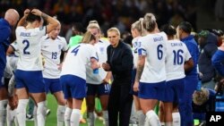 England's head coach Sarina Wiegman, center, talks with players during the Women's World Cup round of 16 soccer match between England and Nigeria in Brisbane, Aug. 7, 2023.