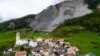 Warga desa Brienz diperintahkan untuk mengungsi karena gunung batu di atas permukiman mereka diperkirakan akan longsor dan jatuh ke lembah mereka dalam beberapa hari ke depan, di Swiss. (Reuters)