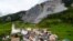 Warga desa Brienz diperintahkan untuk mengungsi karena gunung batu di atas permukiman mereka diperkirakan akan longsor dan jatuh ke lembah mereka dalam beberapa hari ke depan, di Swiss. (Reuters)
