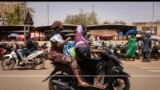 Bobo-Dioulasso bi, lEid El Fitr seli bɛ kɛ. Silamɛ ba caman ye ɲɔgɔn lajɛn delili kɛyɔrɔ kan. An ka u dɔw lamɛn