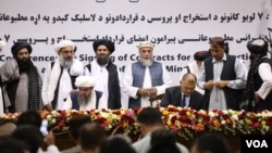 Taliban minister of mines and petroleum Shahabuddin Dilawar signs a mining contract with Chinese investors in Kabul, Afghanistan, on Aug. 31, 2023. (Taliban information office via VOA)